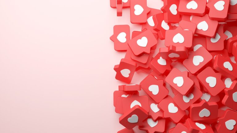 Viele rote Sprechblasen, in denen weiße Herzen abgebildet sind.