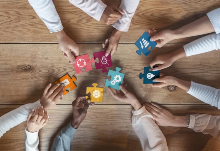 Social Media Strategie , bunte Puzzleteile