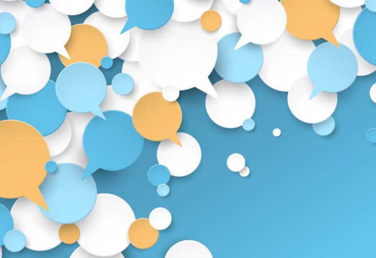 Social Media Tipps , Sprechblasen auf blauem Hintergrund