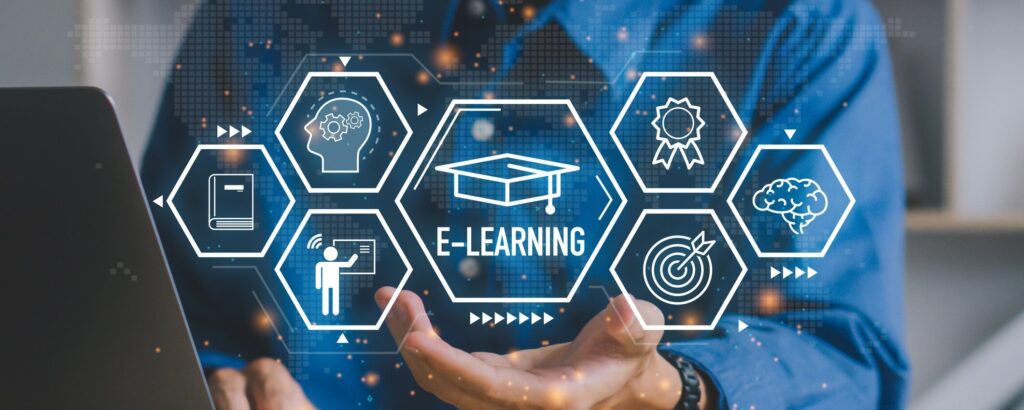 Weiterbildung im Lebenslauf verschiedene Symbole die das E-Learning und Präsenzlernen repräsentieren, im Hintergrund ist ein Mann mit blauem Hemd an einem Laptop