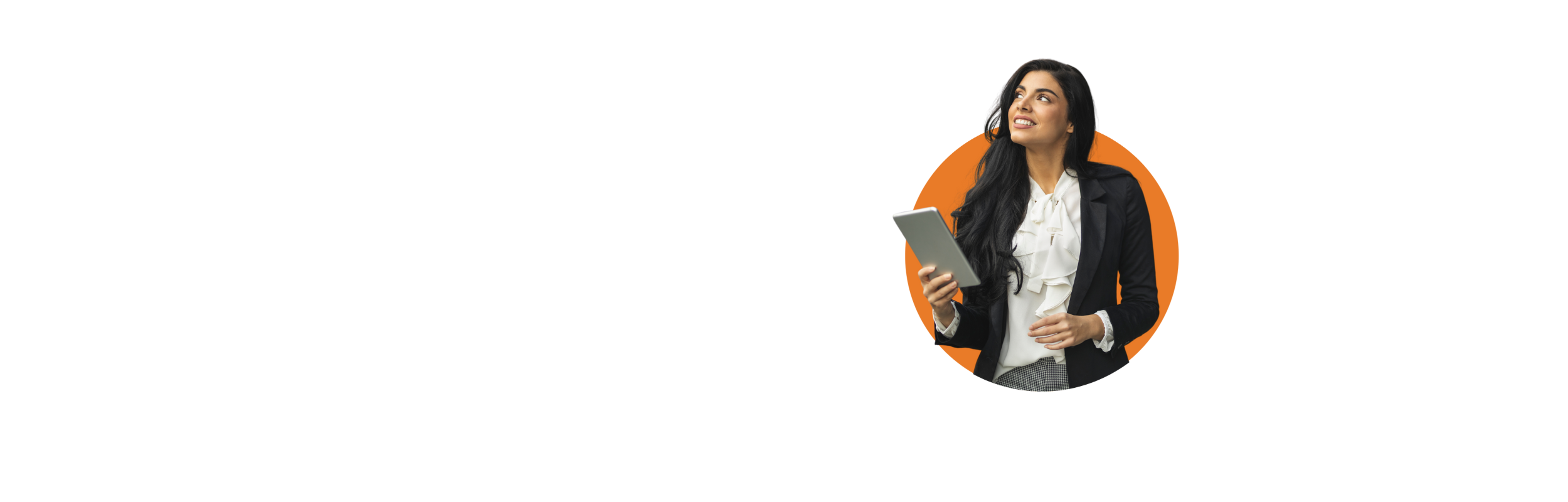 Frau mit langen schwarzen Haaren, weißer Bluse, schwarzem Jacket und Tablet in der Hand