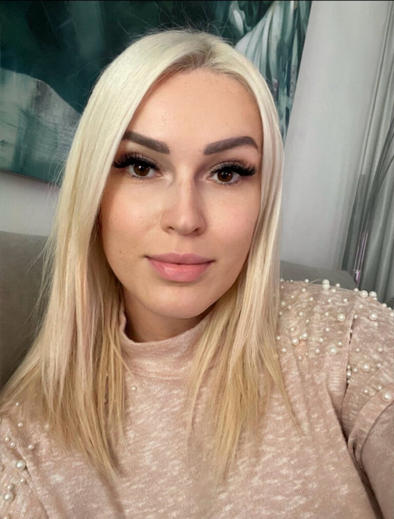 Porträt von Dorina Lederer, Absolventin der Social Media Akademie