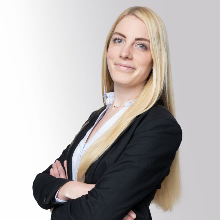 Porträt von Leonie Meilinger, Absolventin der Social Media Akademie