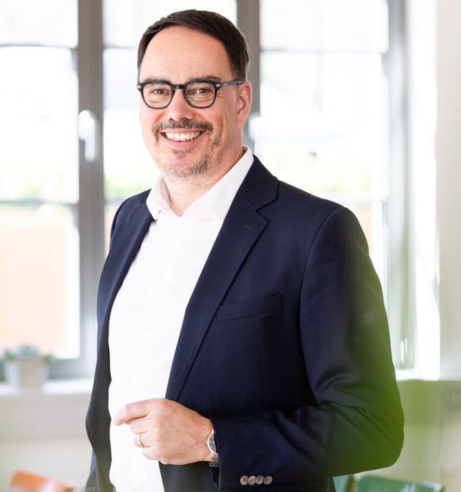 Portrait von Armin Hering - Experte für Führung und kundenzentrierte Kommunikation